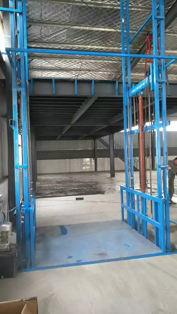 工厂简易货梯