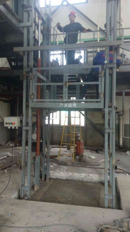 工厂2吨货梯